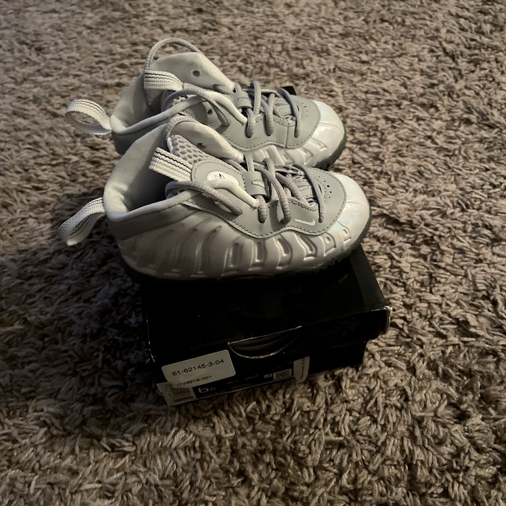 Nike little posite one